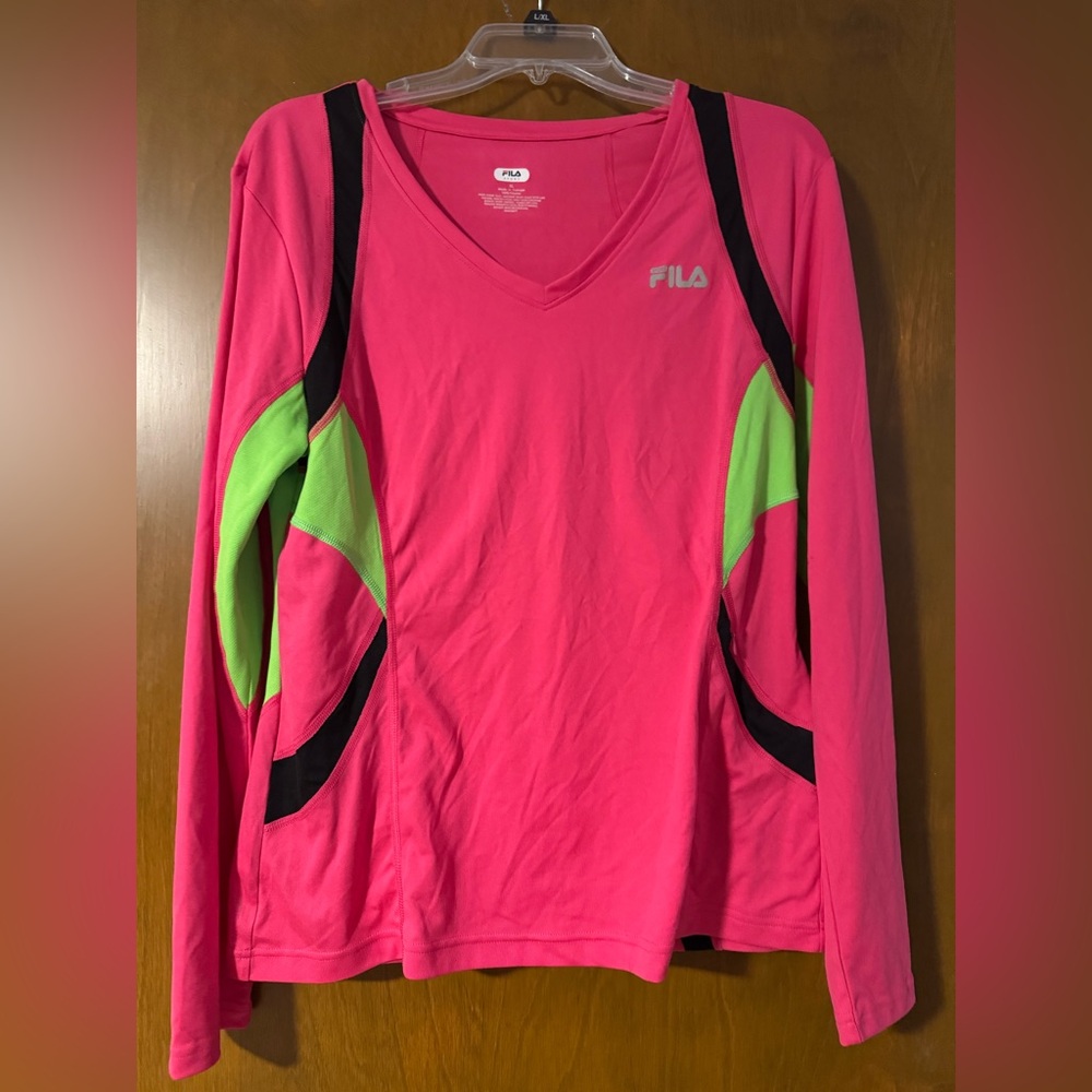 Athletic reflective top V-neck Fila.